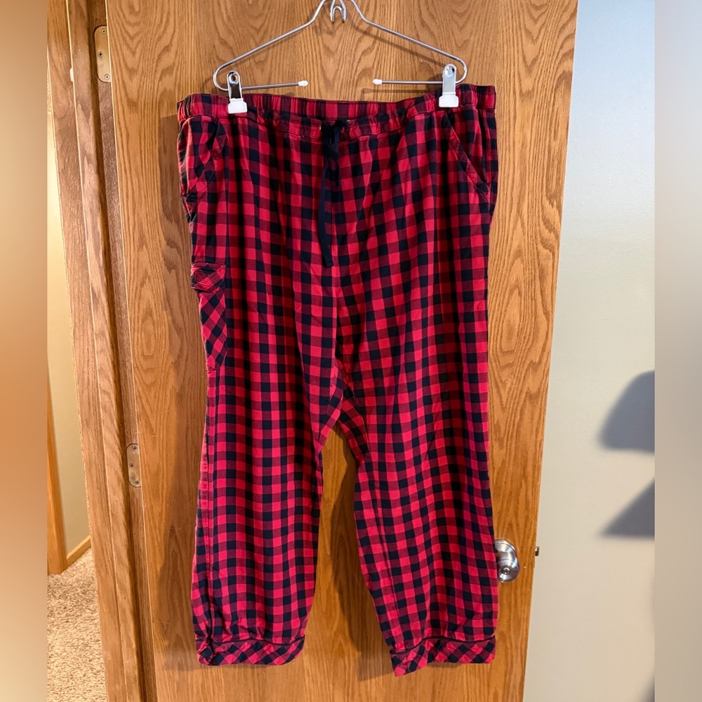 Duluth Trading Co Red and Black Plaid Pajama Pants